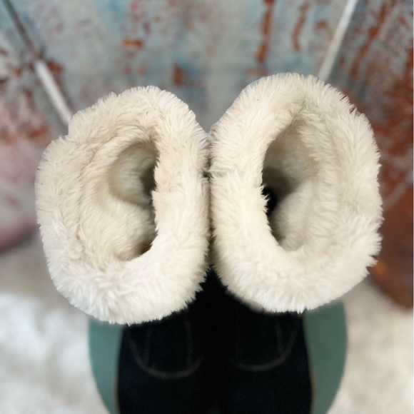 NWOT! Solomon "Lahasa" tall boots with faux fur and fleece lining. Warm + CUTE!! - Picture 6 of 10